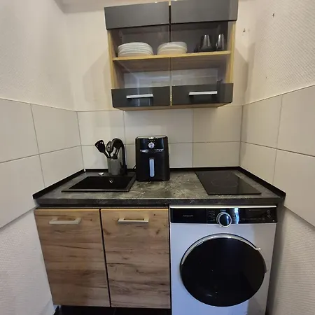 Modern Black In Center Апартаменты *